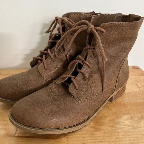 Crown vintage brown ankle boots lace front and zipper back - Picture 1 of 7